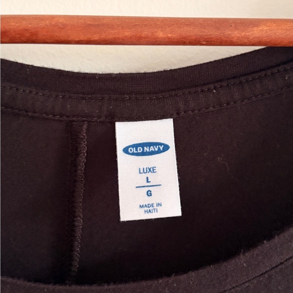 Old Navy Black Scoop Neck Tank Top - Picture 2 of 4